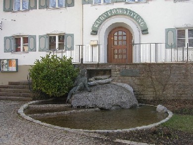 Vor der Kurverwaltung in Bad Grnenbach